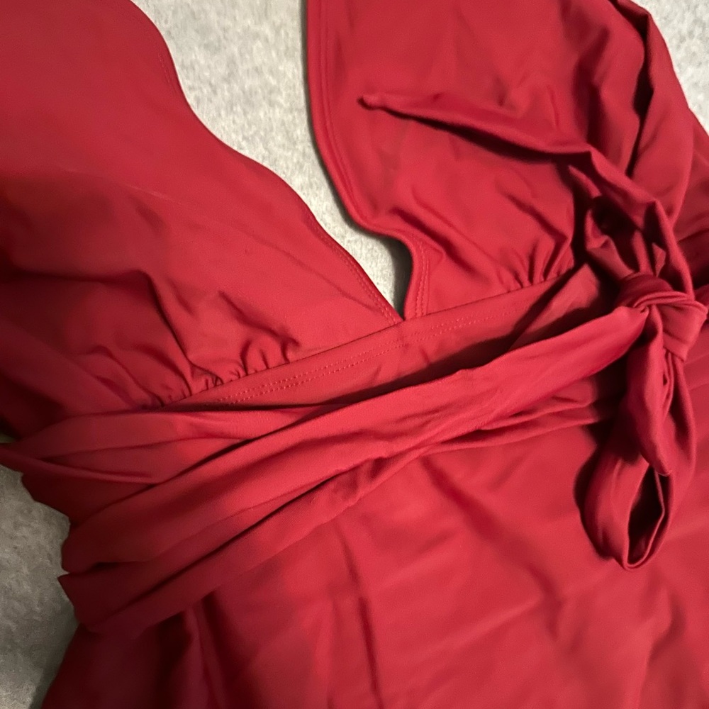 NWT CUPSHE One Piece Swimsuit Sexy Deep V Neck Crisscross Back red size L - Picture 4 of 4